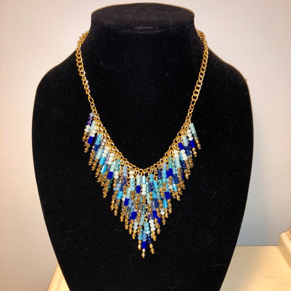NWT Gorgeous Blue Beaded Layered Necklace